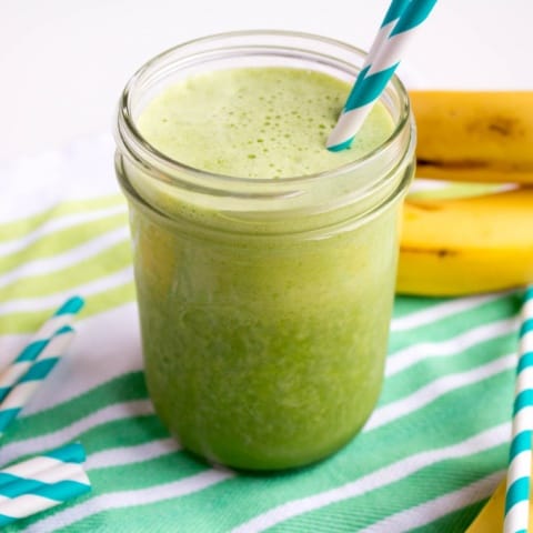 banana spinach smoothie in a jar
